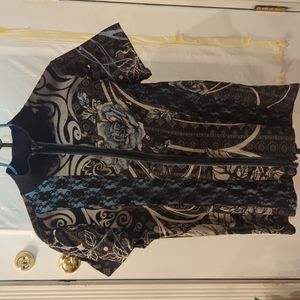 Vanilla Sugar brand short sleeve print top, with front zipper. Olive,Gray,Black